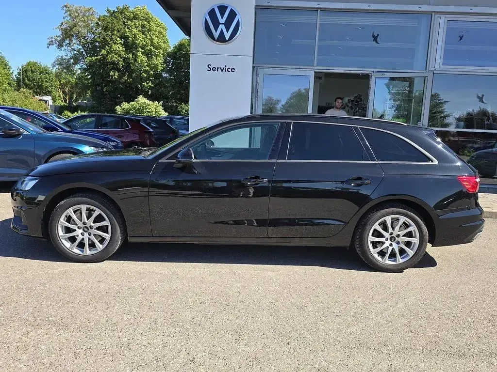 Gebraucht Audi A4 150 PS (110 kW) 2022 Mythosschwarz metallic Kombi