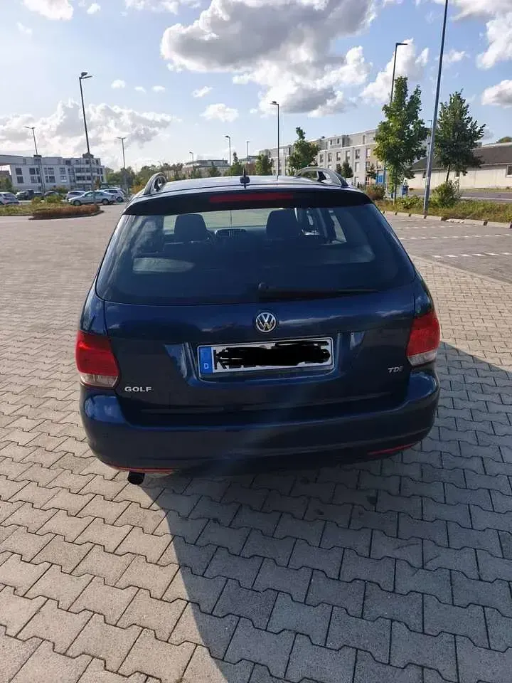 Gebraucht VW Golf VI Match 105 PS (77 kW) 2011 Blau Limousine