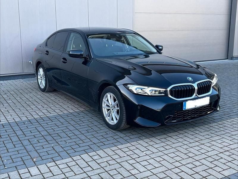 Gebraucht BMW 318 Shadowline 156 PS (114 kW) 2024 Schwarz Limousine