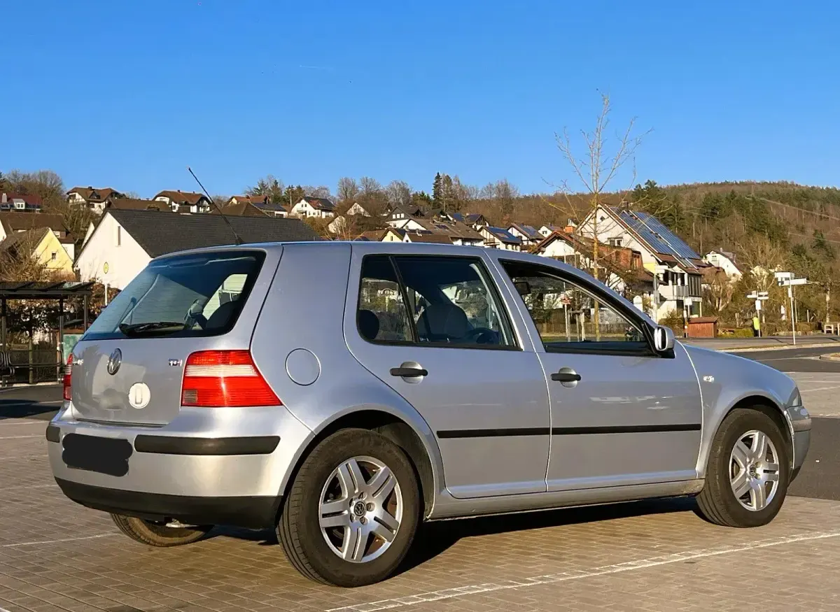 Gebraucht VW Golf IV 101 PS (74 kW) 2003 Silber Kleinwagen