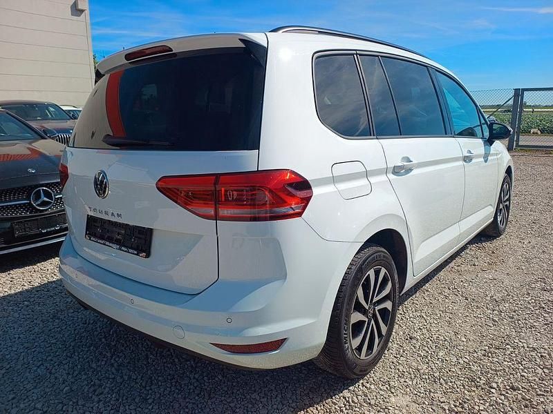 Gebraucht VW Touran Comfortline 150 PS (110 kW) 2022 Weiß Van / Kleinbus
