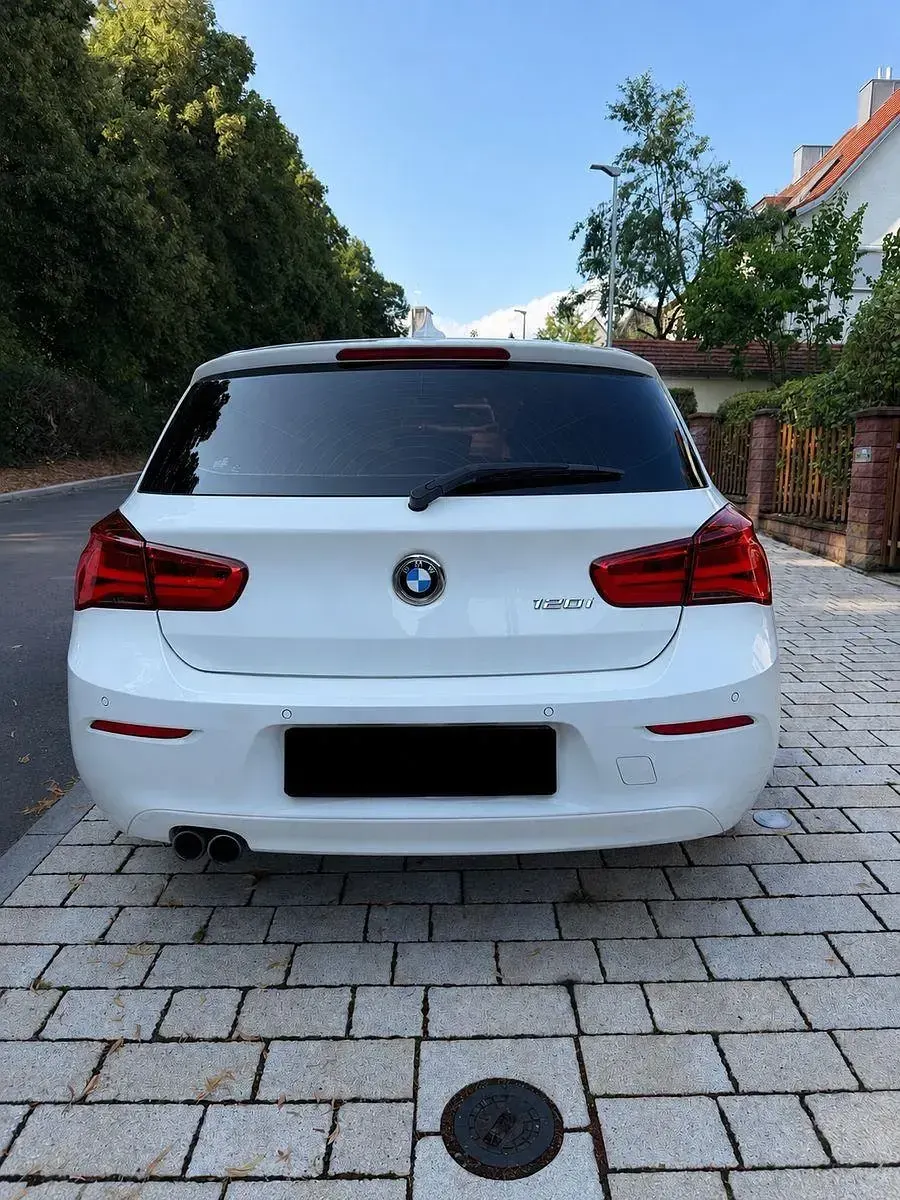 Gebraucht BMW 120 Advantage 184 PS (135 kW) 2018 Weiß Limousine
