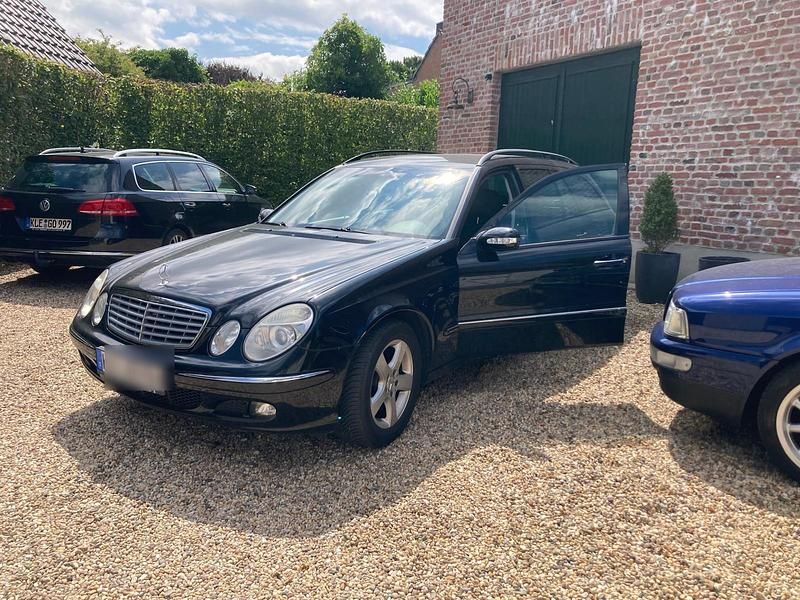 Schwarz Gebraucht 2005 Mercedes E220 Kombi | 2.250 € (Guter Preis) - Bild 1/3