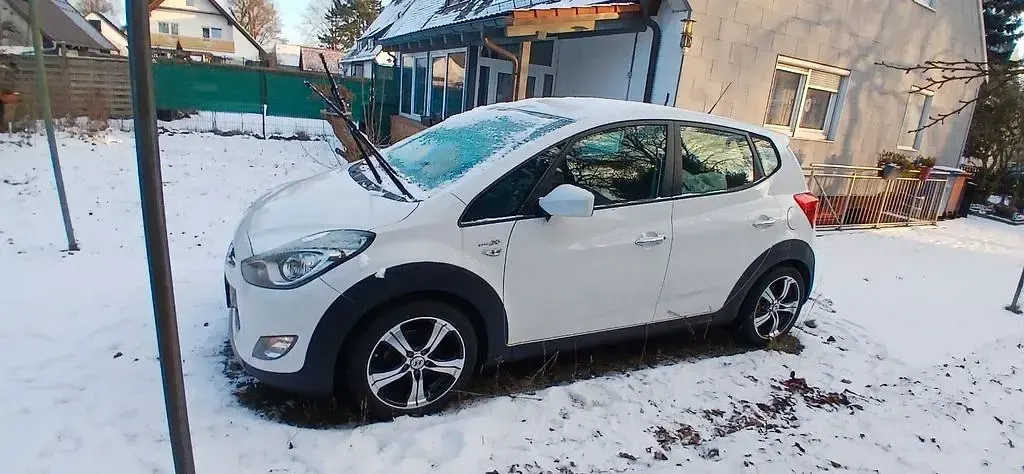 Gebraucht Hyundai ix20 90 PS (66 kW) 2014 Weiß Kleinwagen