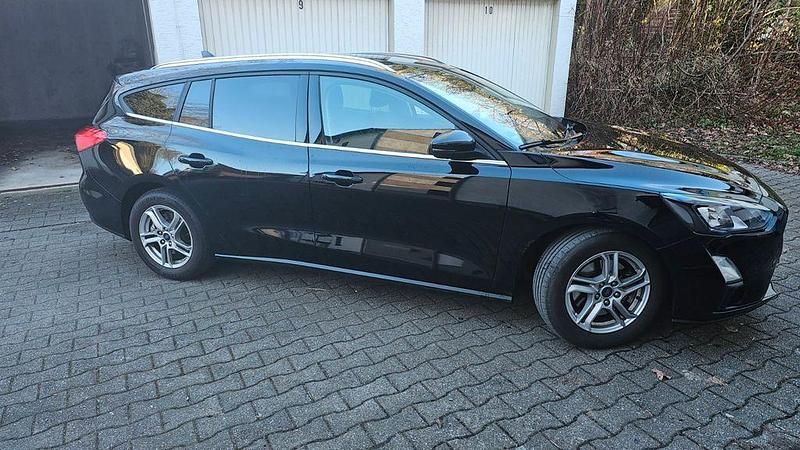 Gebraucht Ford Focus Cool & Connect 125 PS (91 kW) 2022 Schwarz Kombi