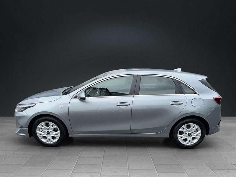 Gebraucht Kia Ceed Vision 101 PS (74 kW) 2025 Lunar silver met. Kleinwagen