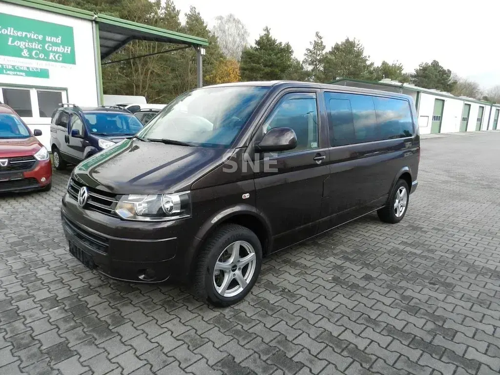 Gebraucht VW Caravelle Comfortline 179 PS (131 kW) 2014 Dark wood perleffekt Van