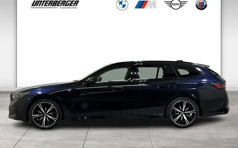 Gebraucht BMW 540 Comfort Edition 303 PS (222 kW) 2025 Schwarz Kombi