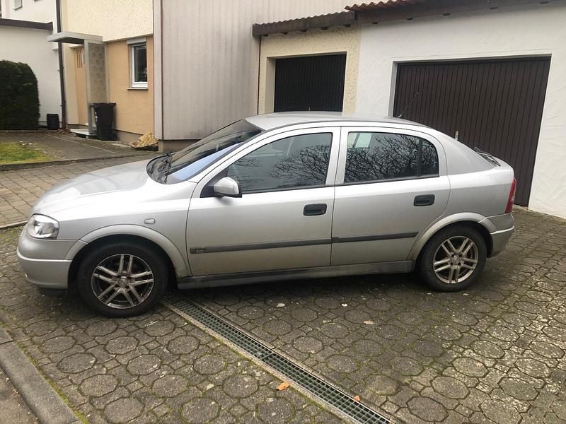 Gebraucht Opel Astra 75 PS (55 kW) 1998 Silber Limousine