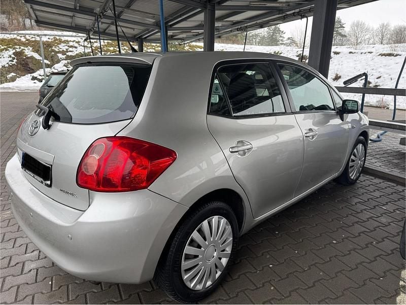 Gebraucht Toyota Auris 126 PS (92 kW) 2009 Silber Kleinwagen