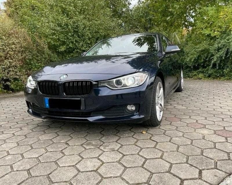 Gebraucht BMW 320 184 PS (135 kW) 2012 Blau Limousine
