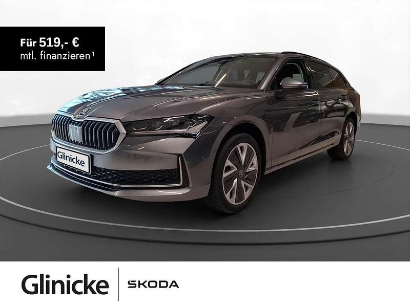 Graphitegrau metallic Neu 2025 Skoda Superb Selection Kombi | 51.990 € - Bild 1/3