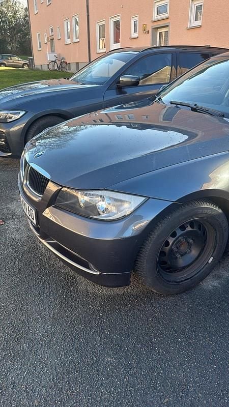 Gebraucht BMW 320 150 PS (110 kW) 2005 Grau Limousine