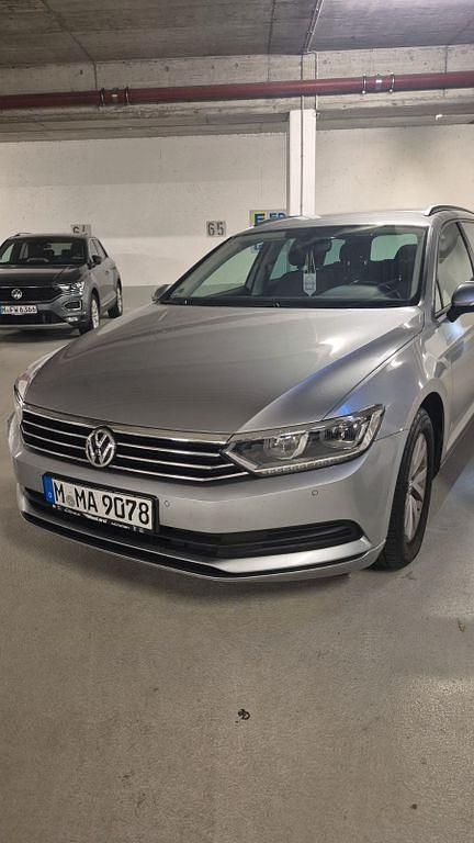 Silber Gebraucht 2019 VW Passat Comfortline Kombi | 18.000 € (Fairer Preis) - Bild 1/4