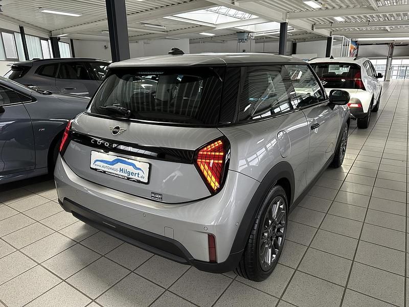 Gebraucht Mini Cooper Classic 156 PS (114 kW) 2024 Silber metallic Kleinwagen