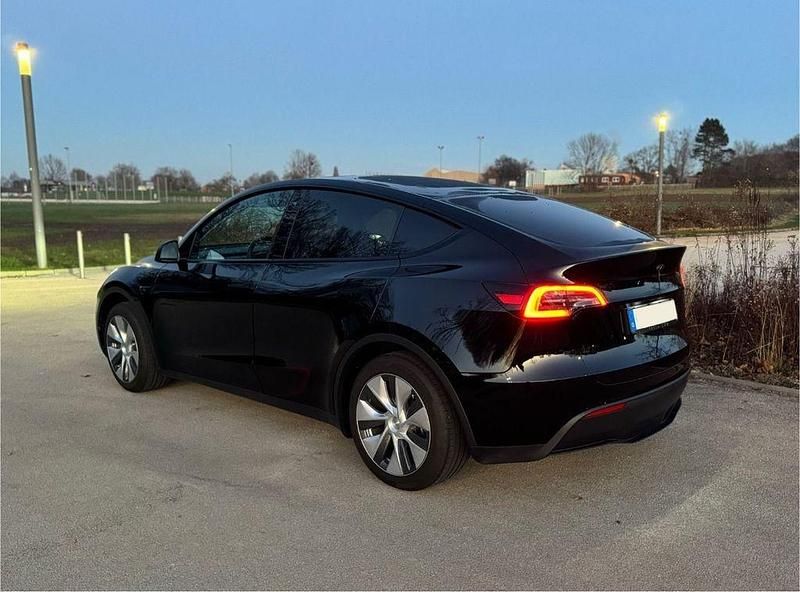 Gebraucht Tesla Model Y Standard Range 188 kW (256 PS) 2023 Schwarz SUV