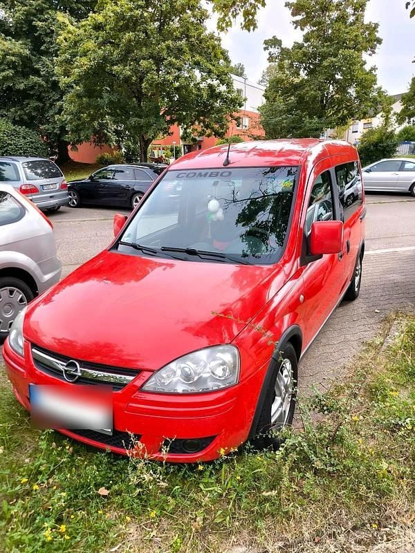 Rot Gebraucht 2009 Opel Combo Van / Kleinbus | 2.000 € (Fairer Preis) - Bild 1/4