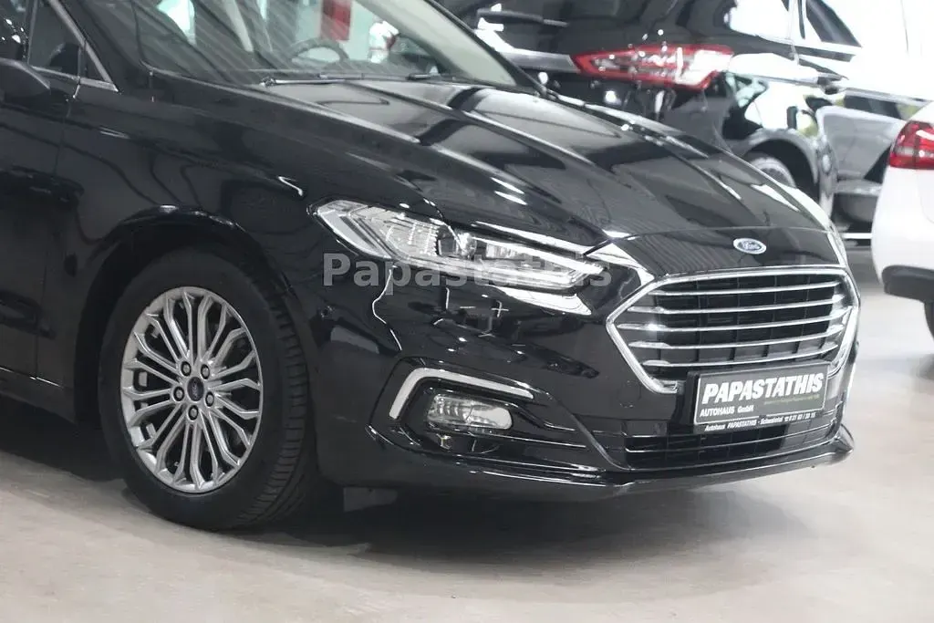 Gebraucht Ford Mondeo Titanium 150 PS (110 kW) 2022 Schwarz Limousine