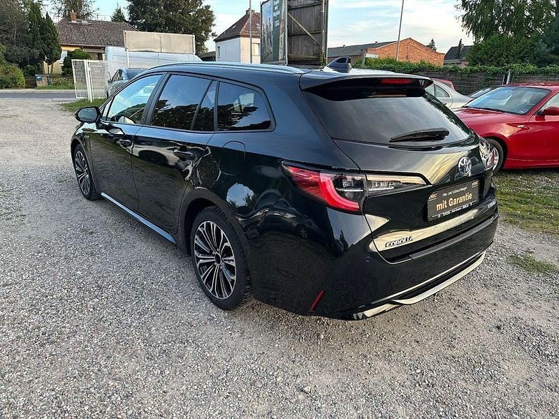 Gebraucht Toyota Corolla Team 152 PS (111 kW) 2020 Schwarz Kombi