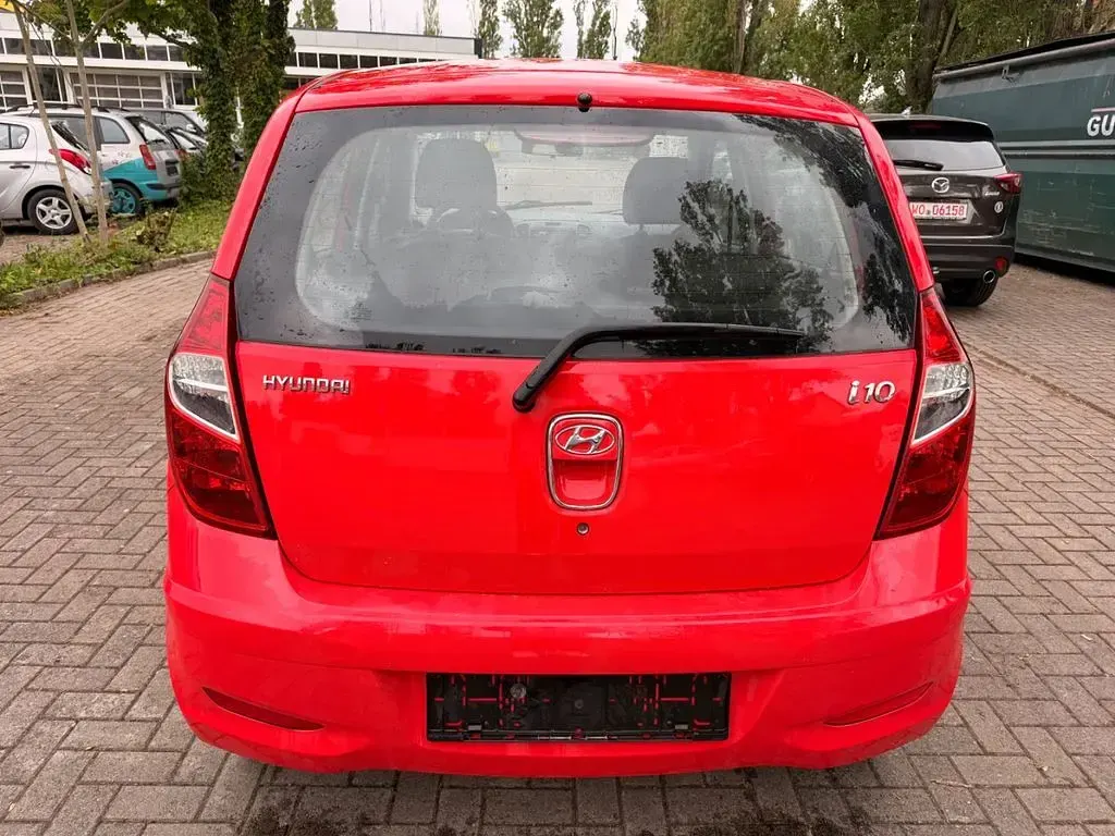 Gebraucht Hyundai i10 Edition 69 PS (50 kW) 2013 Rot Kleinwagen