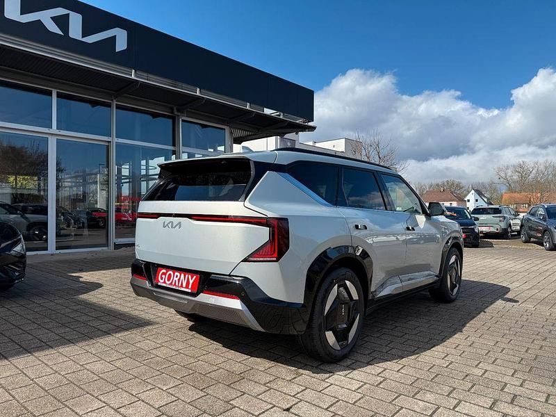 Używany Kia EV5 Earth 160 kW (218 KM) 2026 Srebrny SUV