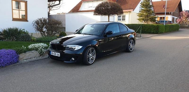 Schwarz Gebraucht 2012 BMW 118 Coupé Performance Coupé | 9.400 € (Guter Preis) - Bild 1/4