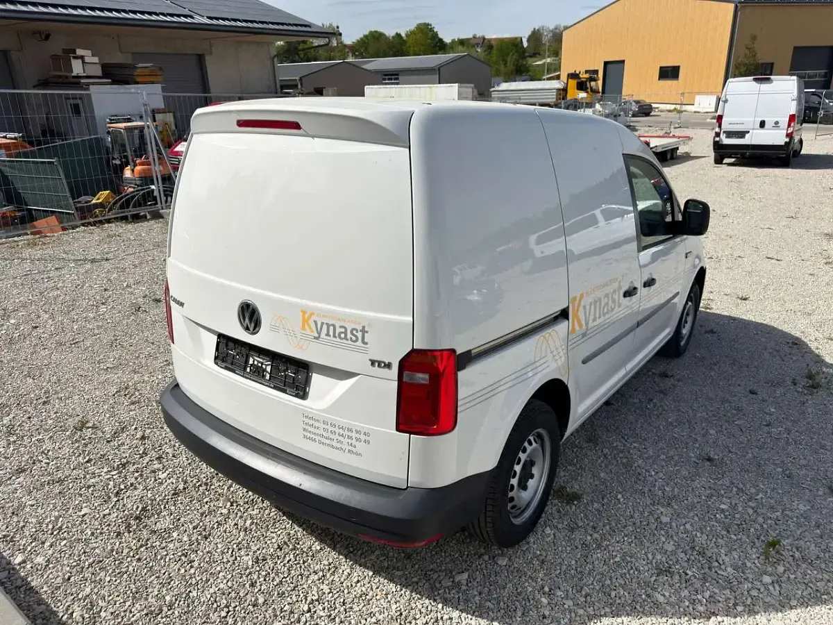 Używany VW Caddy 102 KM (75 kW) 2018 Biały Minivan