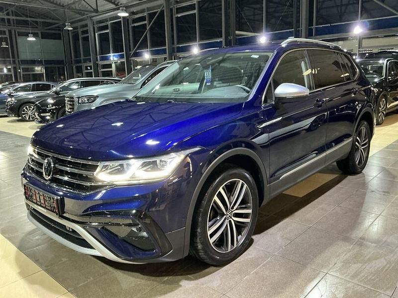 Blau Gebraucht 2023 VW Tiguan Allspace Elegance SUV | 27.900 € (Fairer Preis) - Bild 1/4