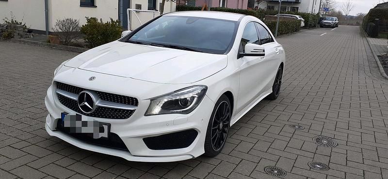 Gebraucht Mercedes CLA180 AMG line 122 PS (89 kW) 2015 Weiß Limousine