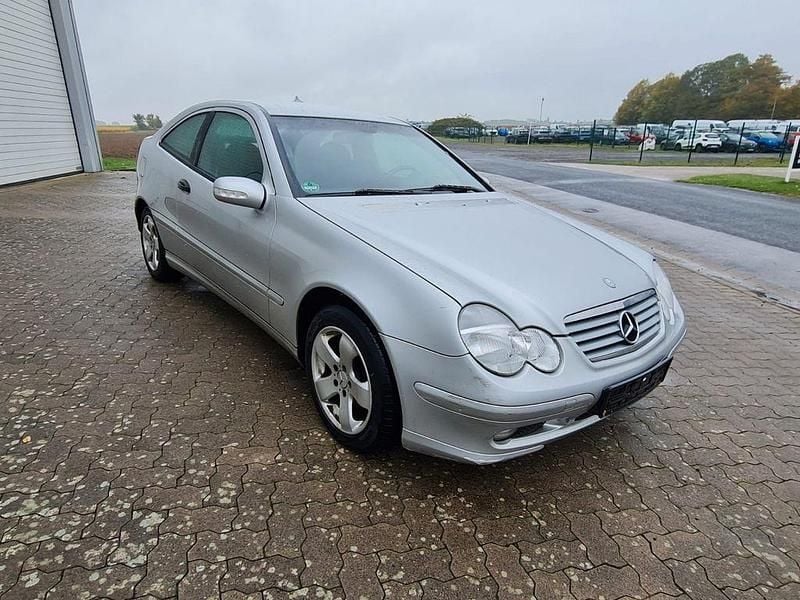 Silber Gebraucht 2003 Mercedes C180 Coupé | 899 € (Guter Preis) - Bild 1/4