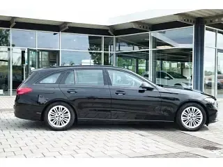 Gebraucht Mercedes C220 200 PS (147 kW) 2023 Schwarz  unilack Kombi