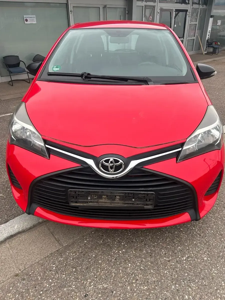 Gebraucht Toyota Yaris 69 PS (50 kW) 2015 Rot Kleinwagen