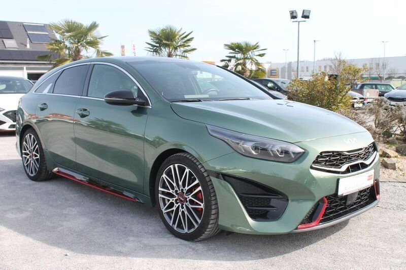Grün Gebraucht 2022 Kia ProCeed GT Kleinwagen | 28.890 € (Etwas zu teuer) - Bild 1/4