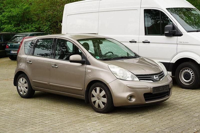 Second-hand Nissan Note Acenta 88 CP (64 kW) 2011 Gri Hatchback