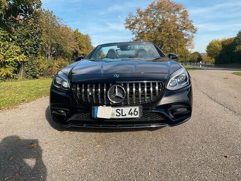 Schwarz Gebraucht 2017 Mercedes SLC300 Cabrio | 27.000 € - Bild 1/4