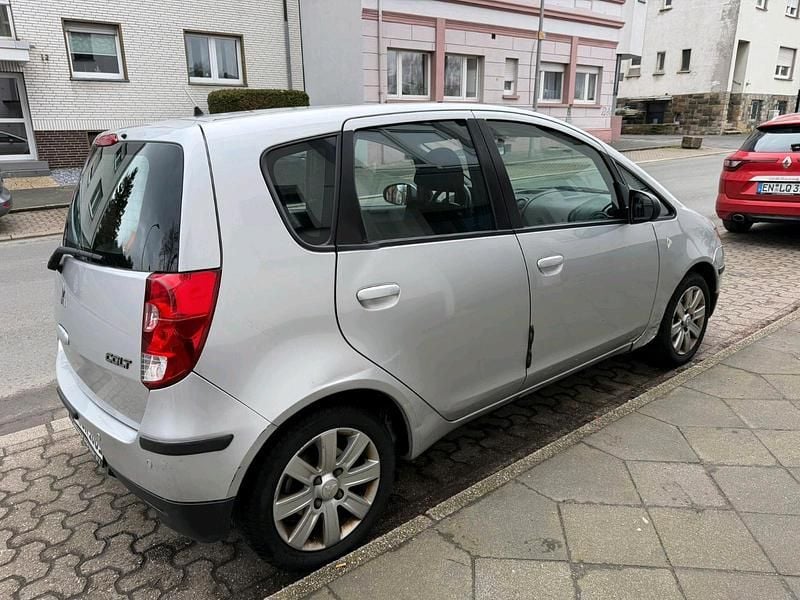 Gebraucht Mitsubishi Colt 75 PS (55 kW) 2011 Silber Kleinwagen