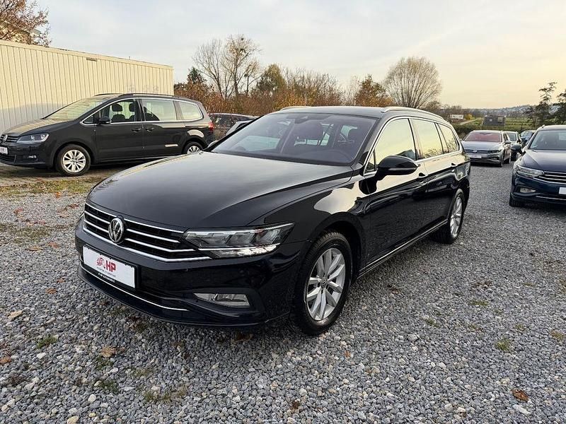 Schwarz Gebraucht 2020 VW Passat Business Kombi | 14.999 € (Fairer Preis) - Bild 1/4