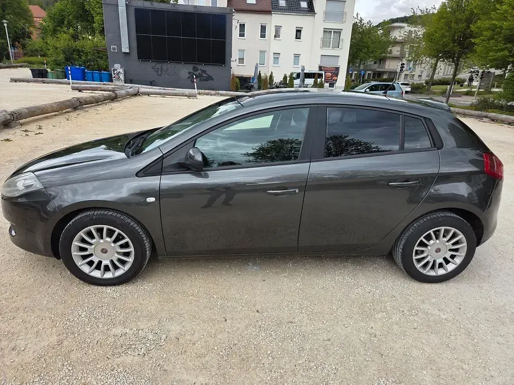 Gebraucht Fiat Bravo Dynamic 90 PS (66 kW) 2010 Grau Kleinwagen