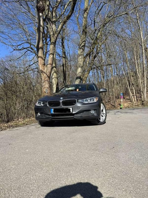Gebraucht BMW 320 184 PS (135 kW) 2015 Grau Kombi