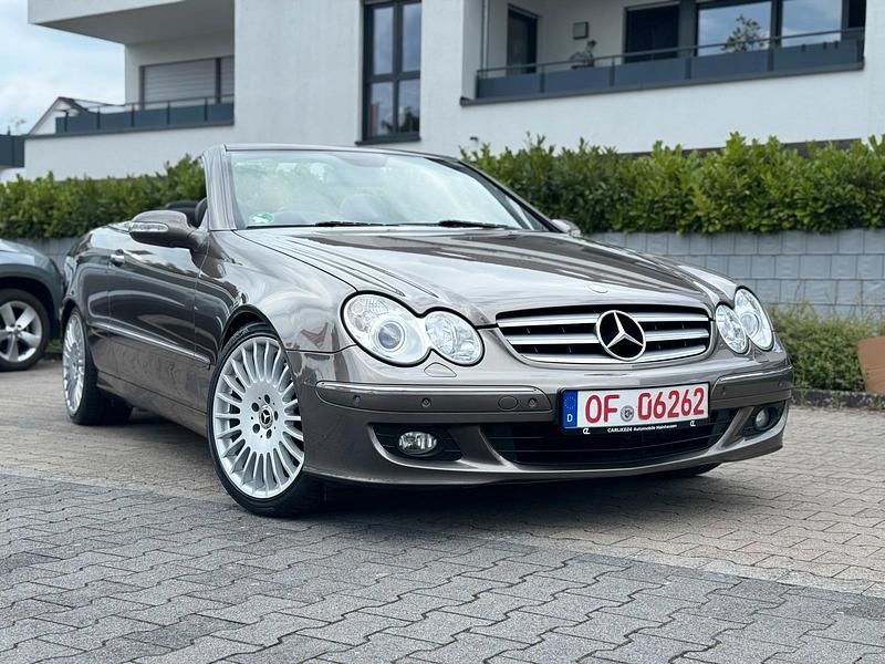 Braun Gebraucht 2008 Mercedes CLK500 Cabrio | 18.970 € - Bild 1/4