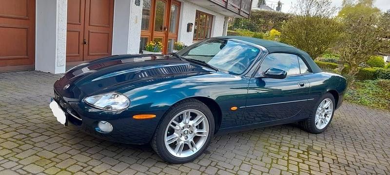 Grün Gebraucht 2002 Jaguar XK8 Cabrio | 24.500 € (Fairer Preis) - Bild 1/4