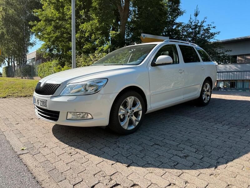 Weiß Gebraucht 2011 Skoda Octavia Kombi | 5.500 € (Teuer) - Bild 1/4