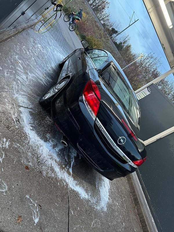 Gebraucht Opel Astra Cabriolet 140 PS (102 kW) 2009 Schwarz Cabrio