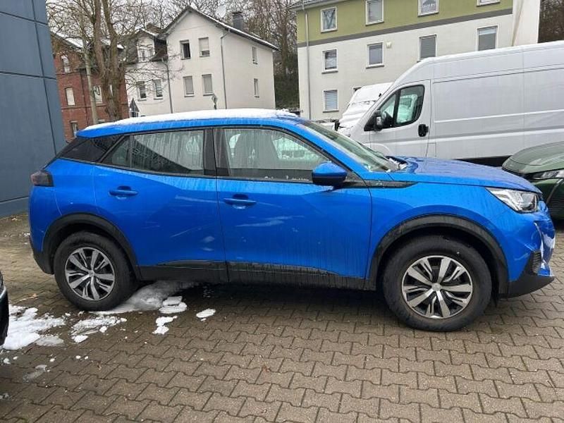 Gebraucht Peugeot e-2008 Active 100 kW (136 PS) 2021 Blau/typ aussenverkleidung met SUV