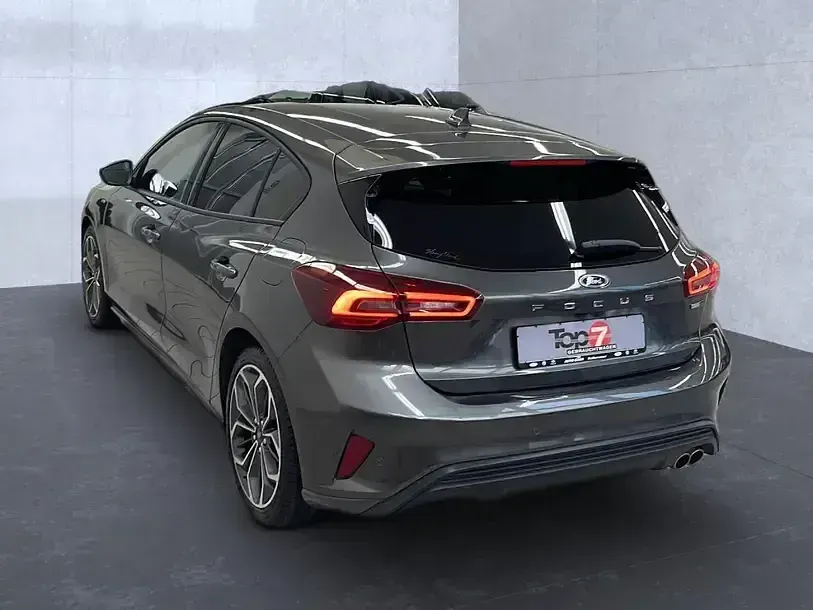 Gebraucht Ford Focus ST-Line X 155 PS (114 kW) 2023 Grau Limousine