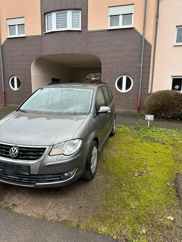 Braun Gebraucht 2008 VW Touran Van / Kleinbus | 4.200 € (Fairer Preis) - Bild 1/4