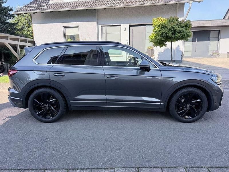 Grau Gebraucht 2023 VW Touareg Elegance SUV | 56.000 € (Superpreis) - Bild 1/4