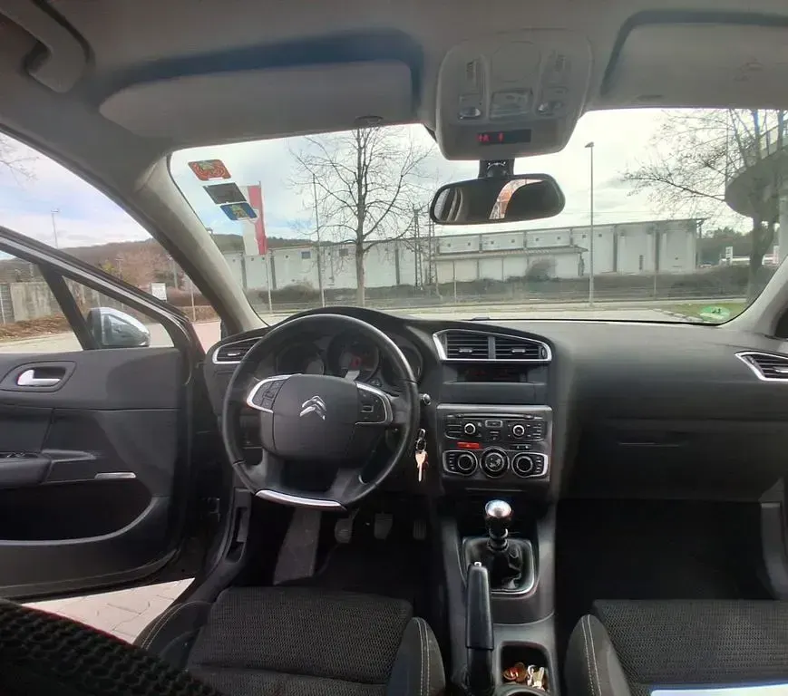 Gebraucht Citroën C4 Attraction 114 PS (83 kW) 2013 Grau Limousine