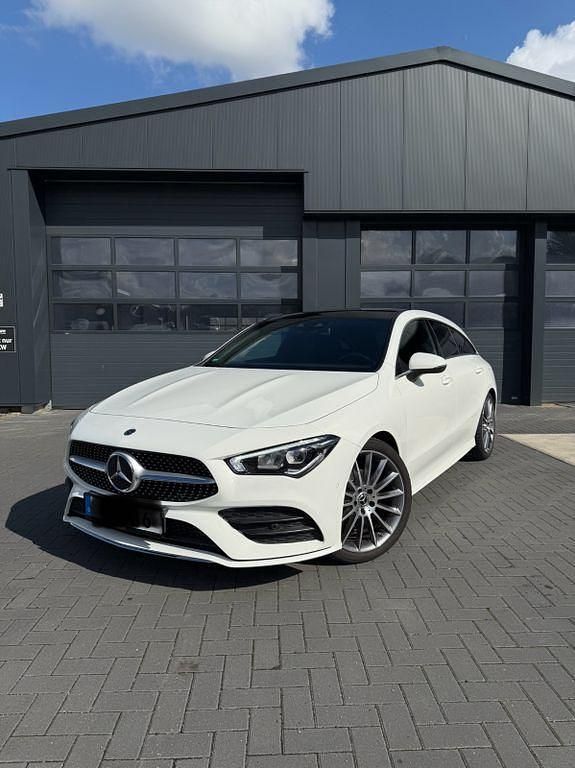 Weiß Gebraucht 2021 Mercedes CLA200 Shooting Brake Kombi | 24.600 € (Guter Preis) - Bild 1/4