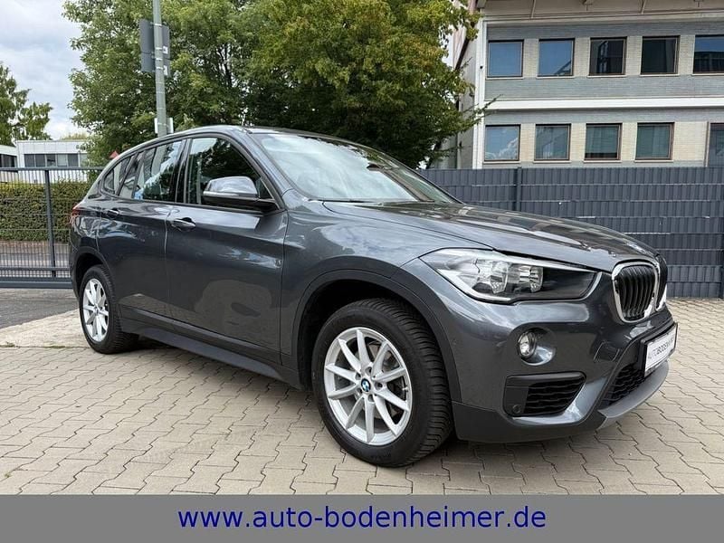 Grau Gebraucht 2018 BMW X1 Advantage SUV | 18.300 € (Superpreis) - Bild 1/4